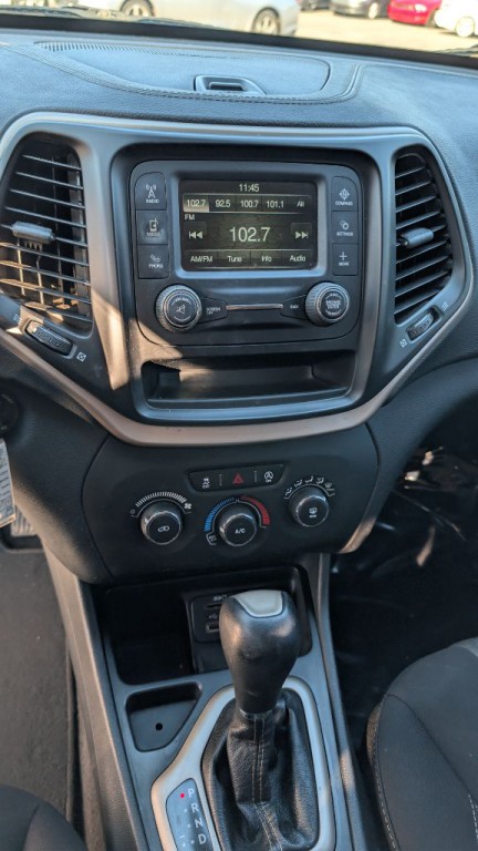 2017 Jeep Cherokee Image 16