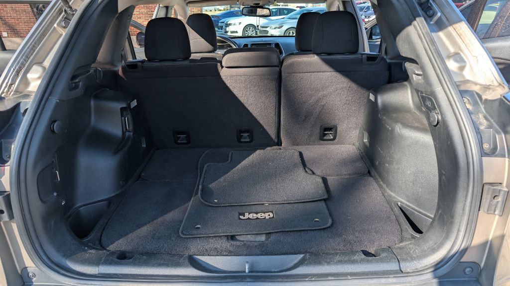 2017 Jeep Cherokee Image 18