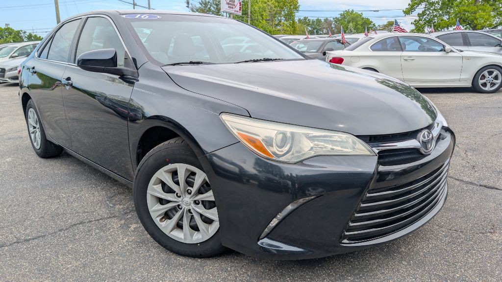 2016 Toyota Camry Image 1