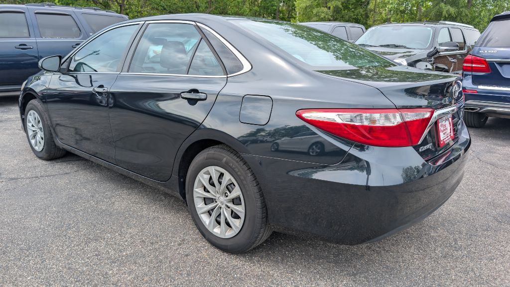 2016 Toyota Camry Image 4
