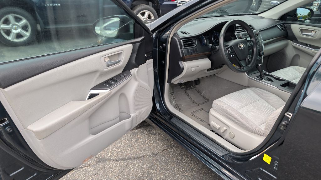 2016 Toyota Camry Image 7