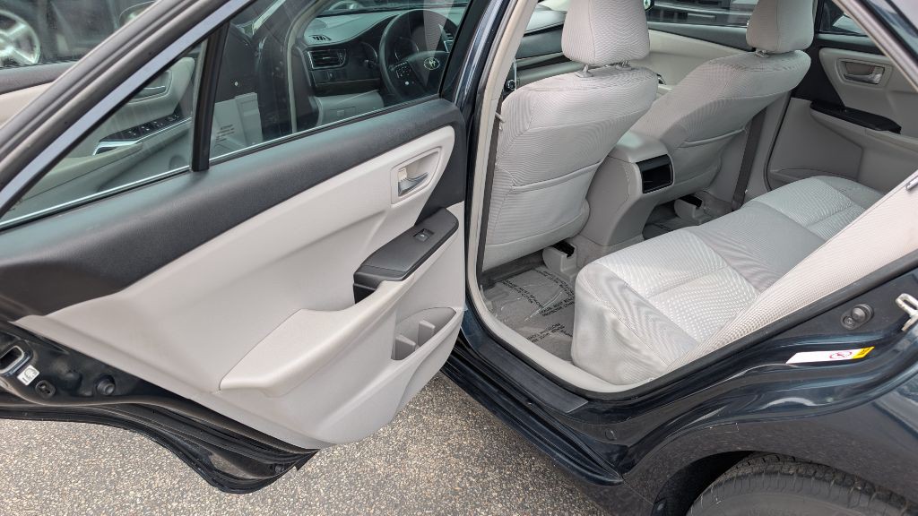 2016 Toyota Camry Image 8