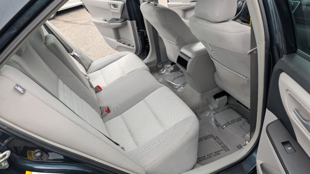 2016 Toyota Camry Image 11
