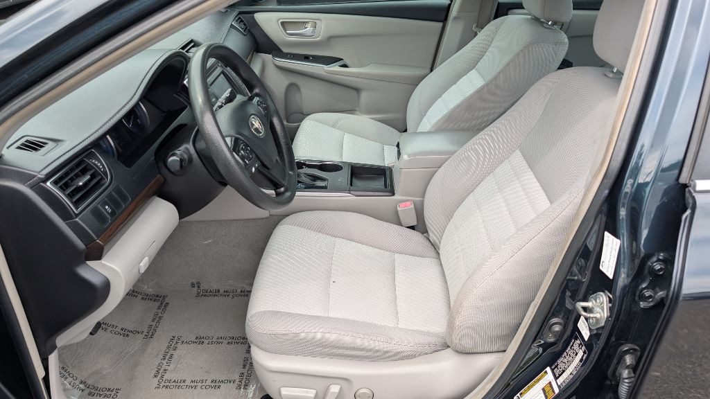 2016 Toyota Camry Image 12
