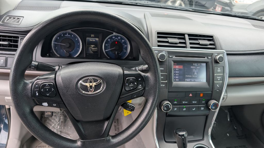 2016 Toyota Camry Image 14