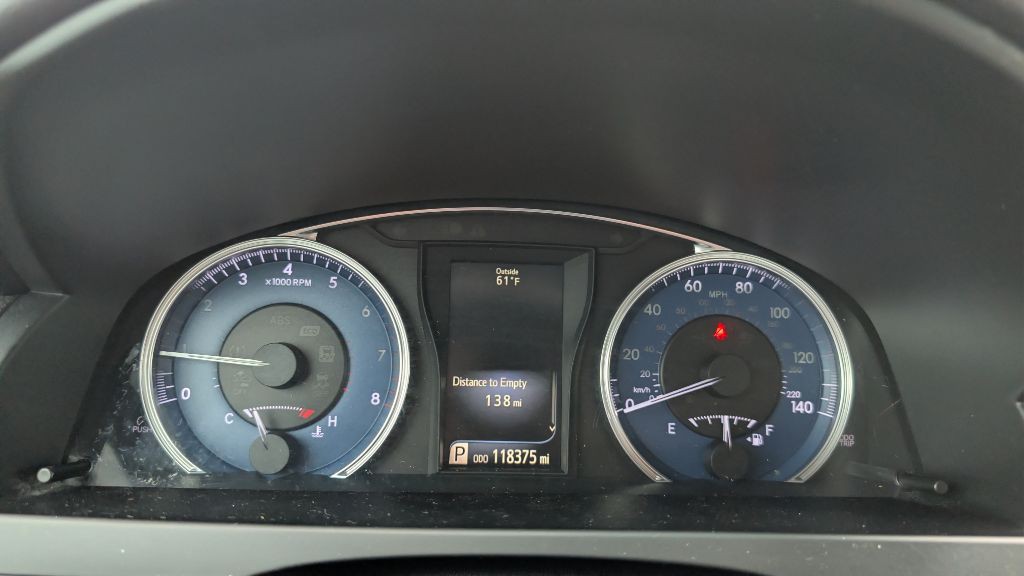 2016 Toyota Camry Image 15