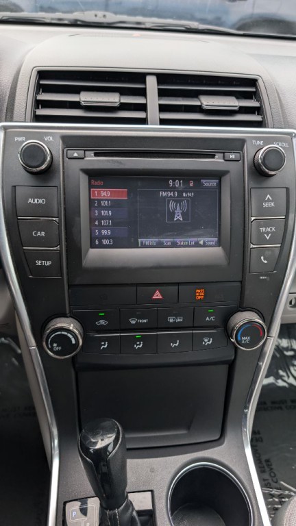 2016 Toyota Camry Image 16