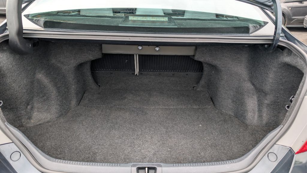 2016 Toyota Camry Image 18