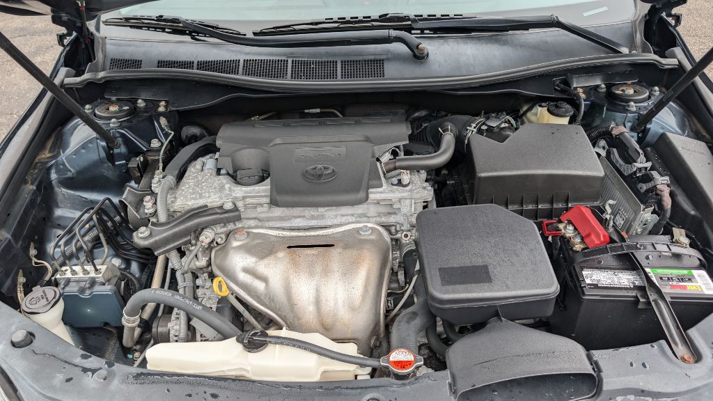 2016 Toyota Camry Image 19