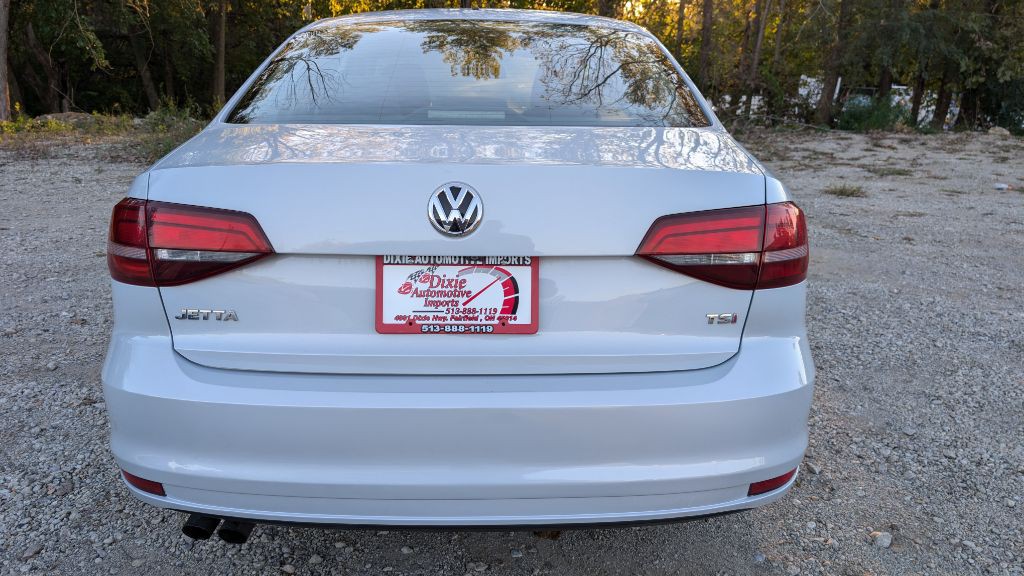 2017 Volkswagen Jetta Image 5
