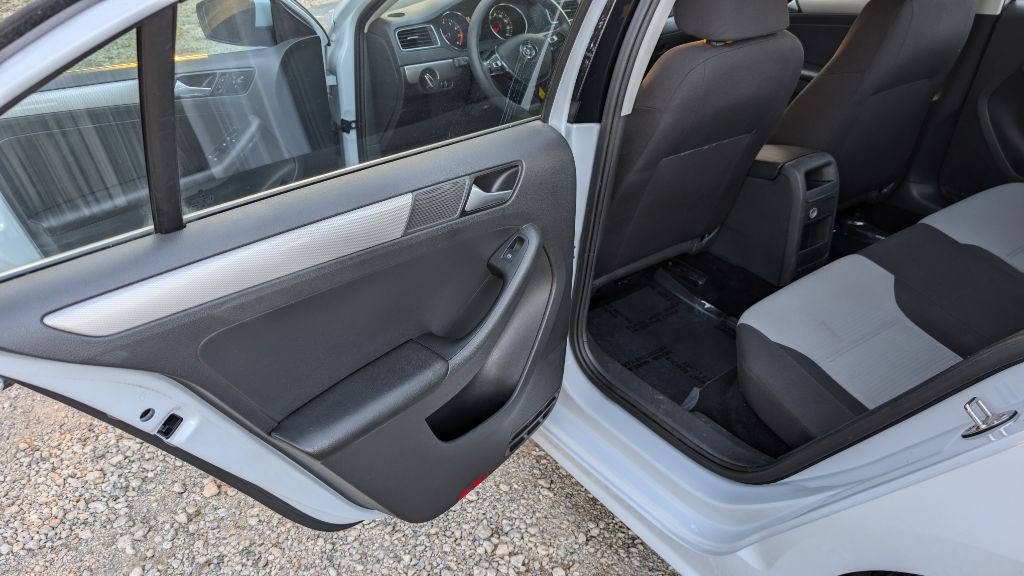 2017 Volkswagen Jetta Image 9