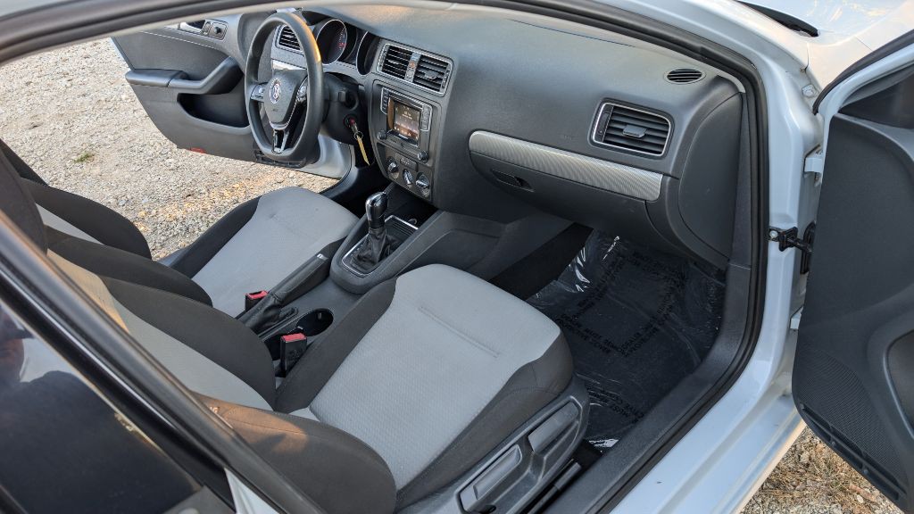 2017 Volkswagen Jetta Image 14