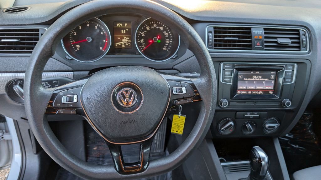 2017 Volkswagen Jetta Image 16