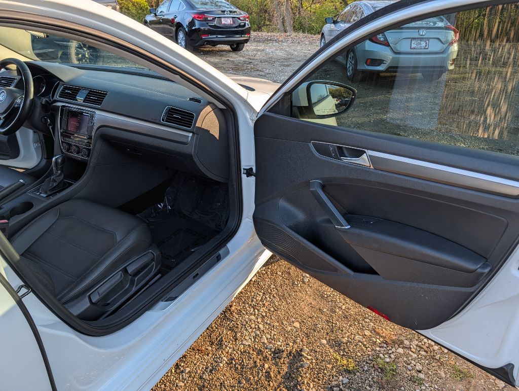 2018 Volkswagen Passat Image 9