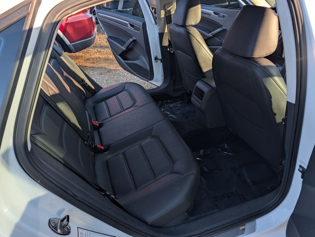 2018 Volkswagen Passat Image 11