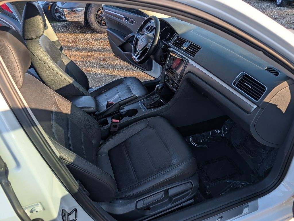 2018 Volkswagen Passat Image 13