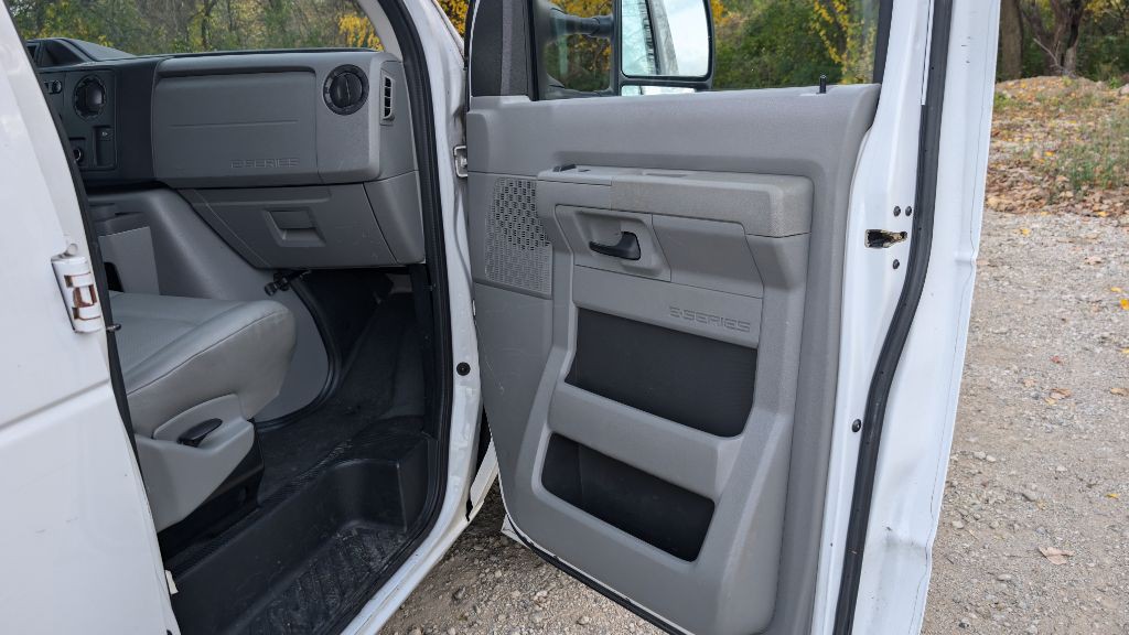 2012 Ford Econoline Image 11