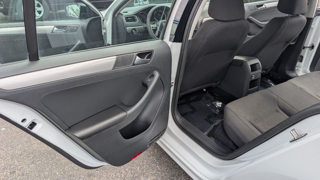 2015 Volkswagen Jetta Image 9