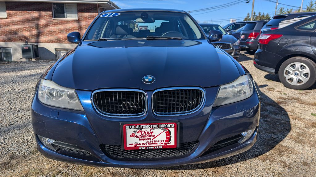 2011 BMW 3 Series Image 2