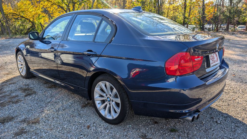 2011 BMW 3 Series Image 7
