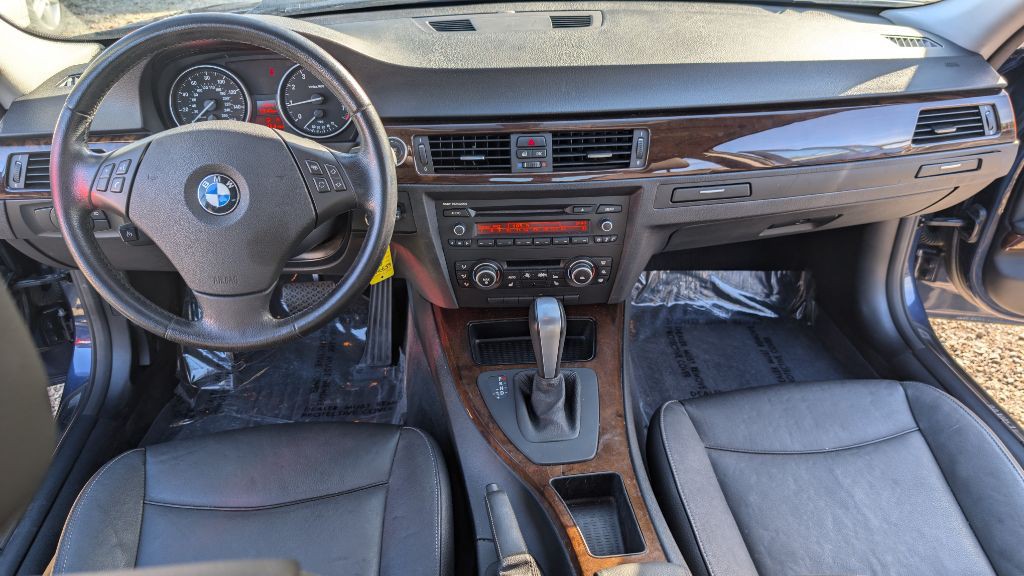 2011 BMW 3 Series Image 15