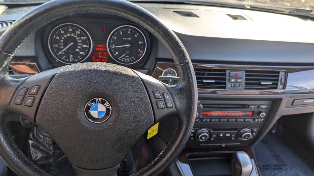 2011 BMW 3 Series Image 16
