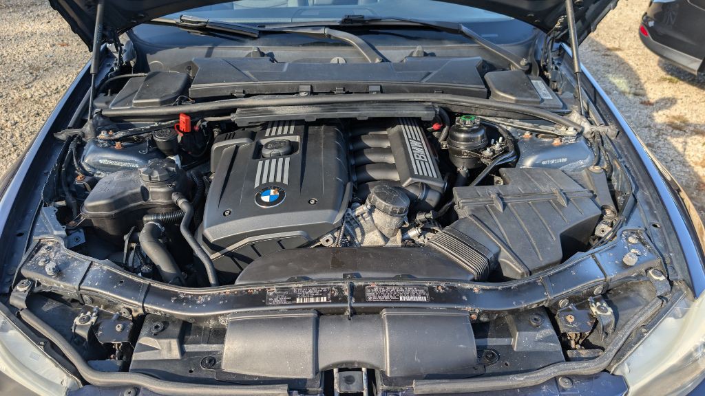 2011 BMW 3 Series Image 21