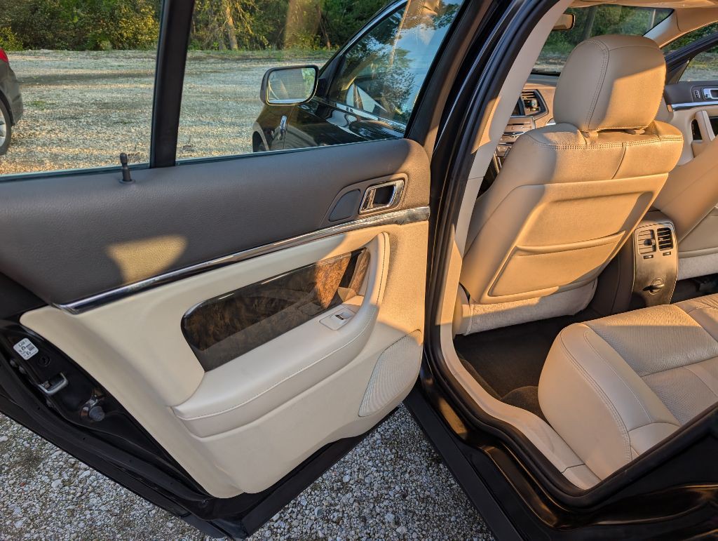 2014 Lincoln MKS Image 9