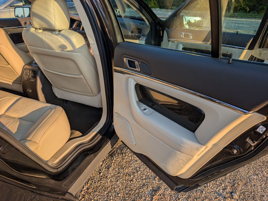 2014 Lincoln MKS Image 11