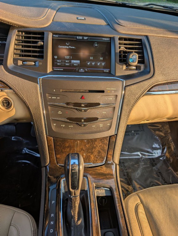 2014 Lincoln MKS Image 17