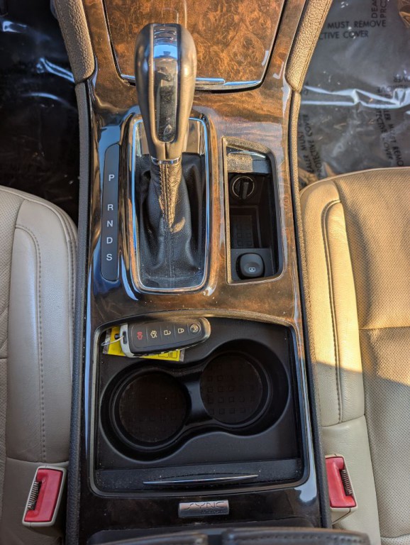 2014 Lincoln MKS Image 18
