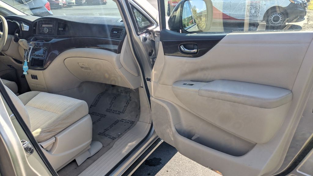 2012 Nissan Quest Image 12