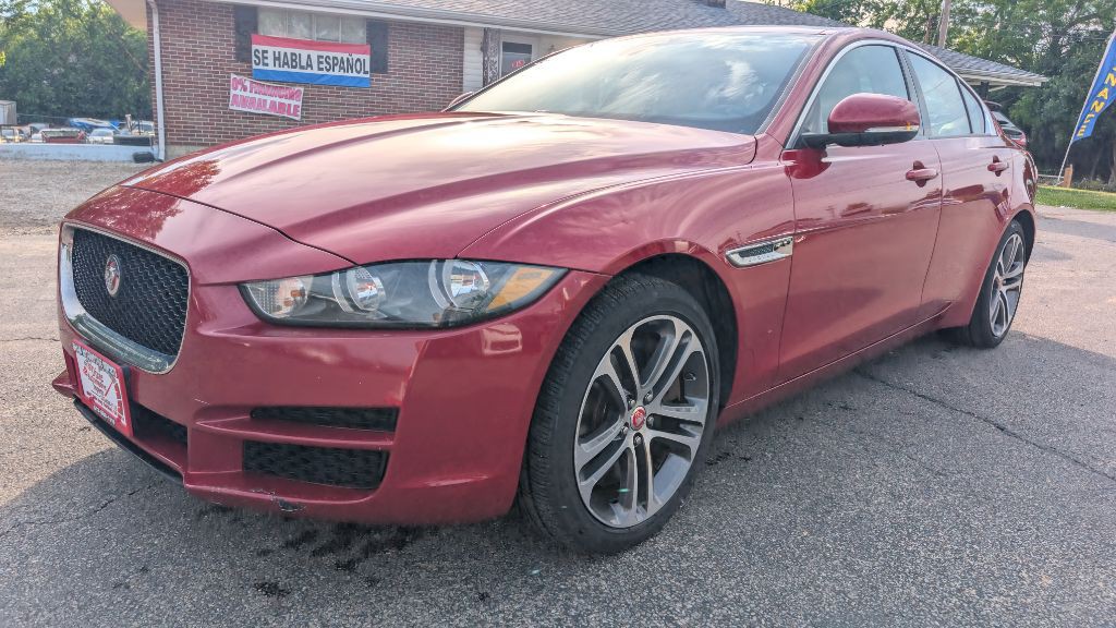 2017 Jaguar XE Image 3