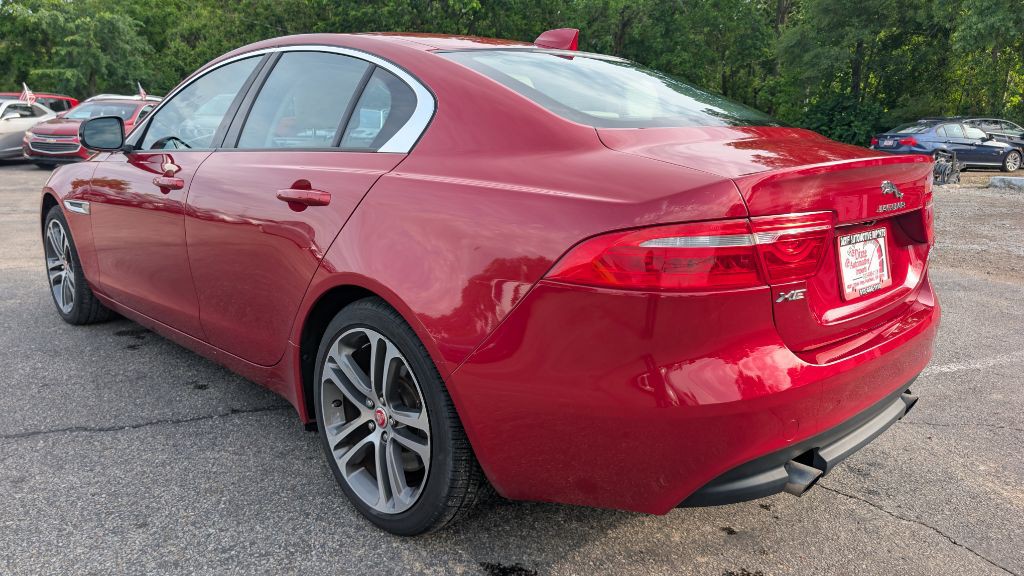 2017 Jaguar XE Image 4