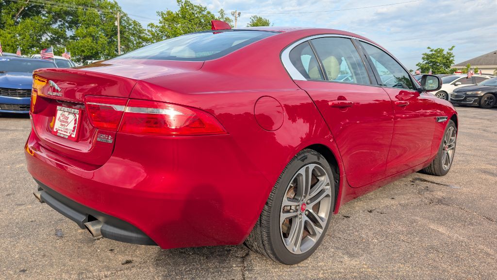2017 Jaguar XE Image 6