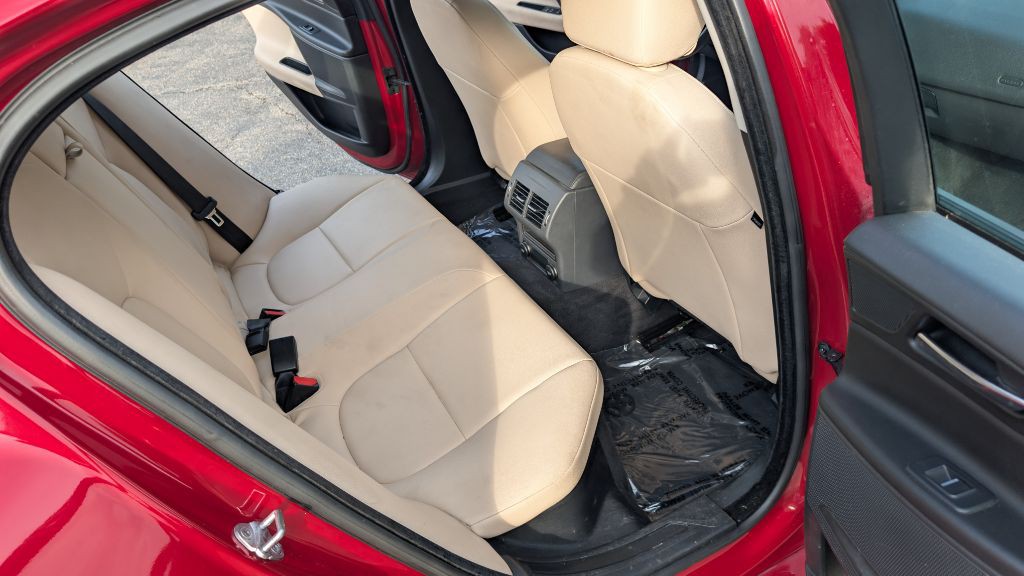 2017 Jaguar XE Image 11