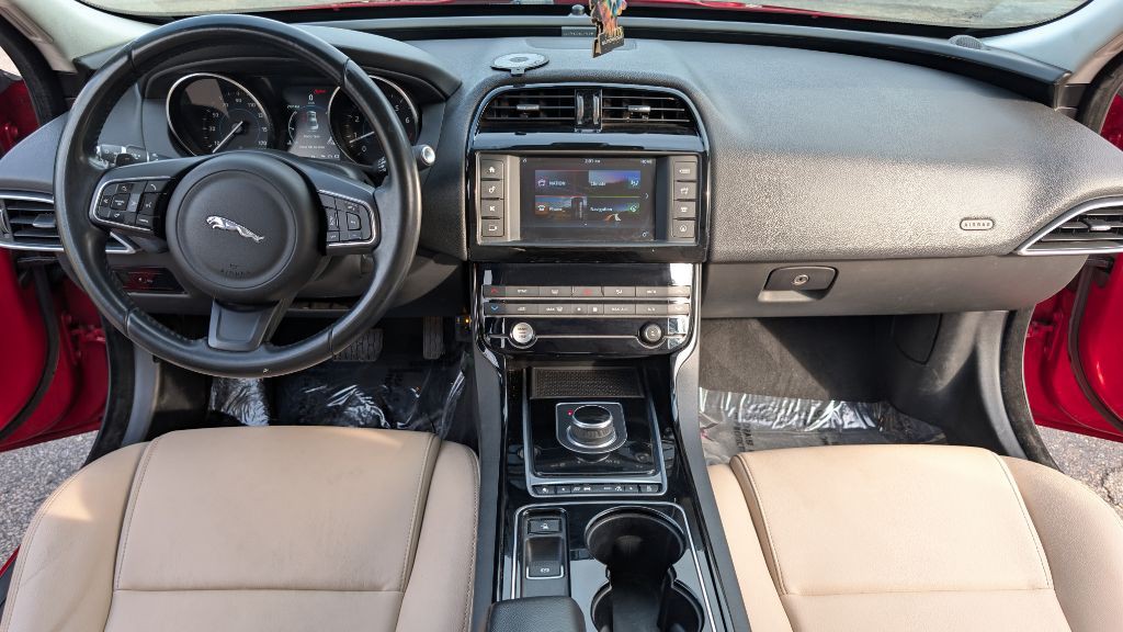 2017 Jaguar XE Image 14