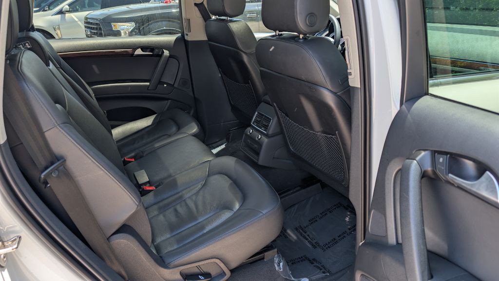 2015 Audi Q7 Image 12