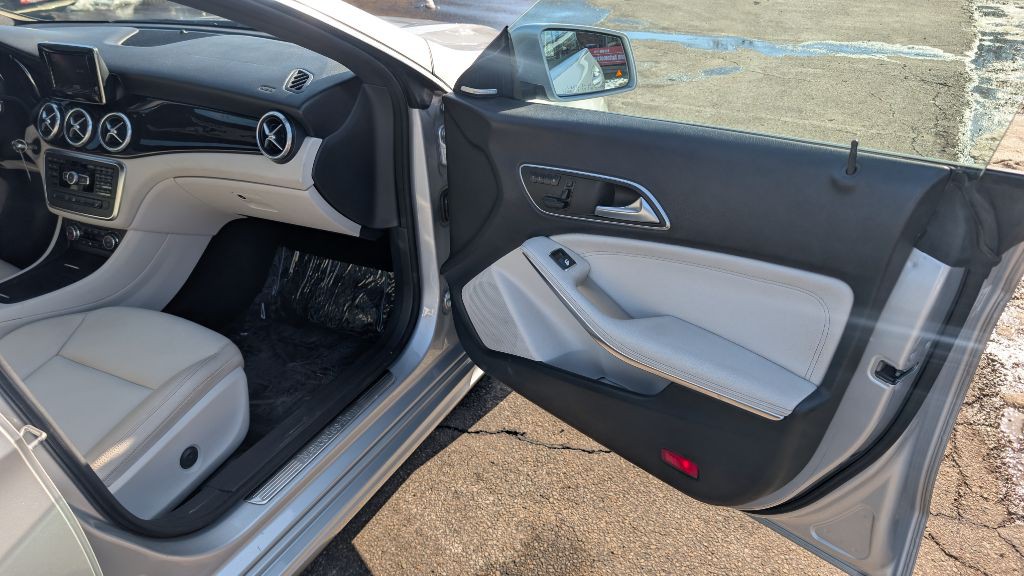 2014 Mercedes-Benz CLA-Class Image 9