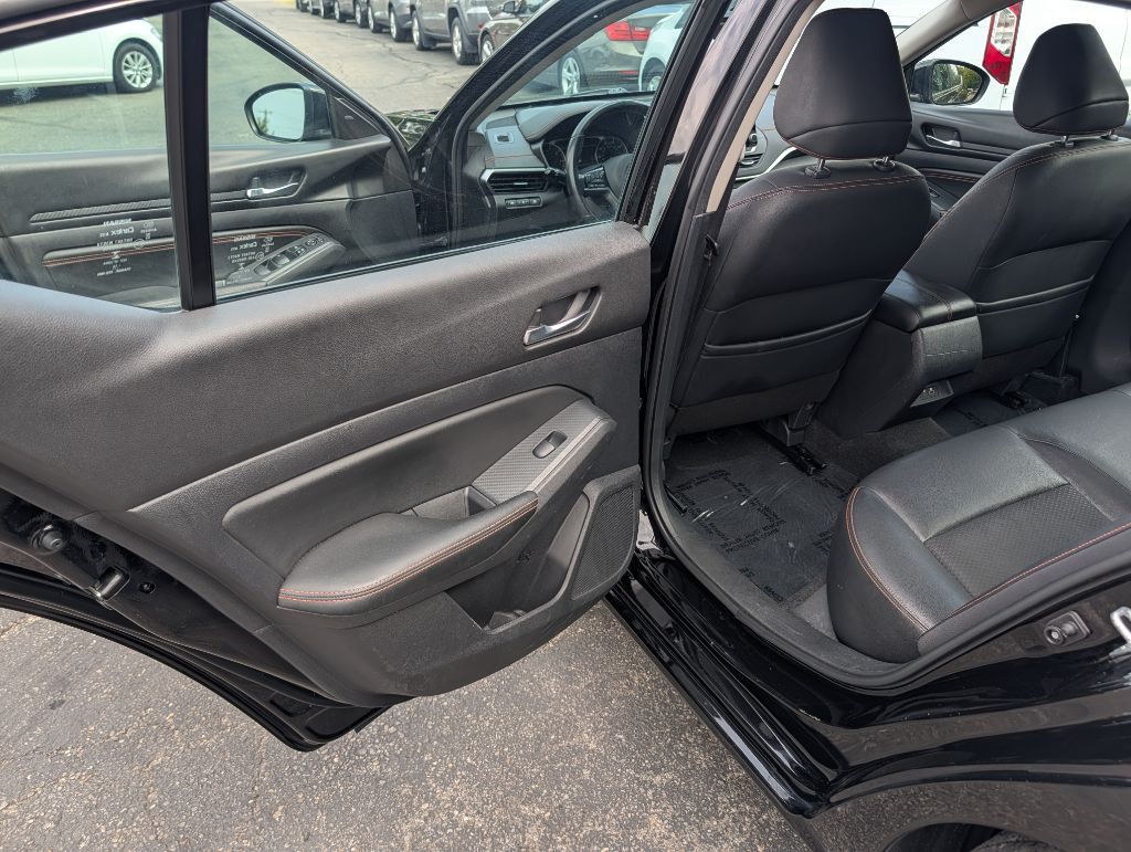 2019 Nissan Altima Image 8
