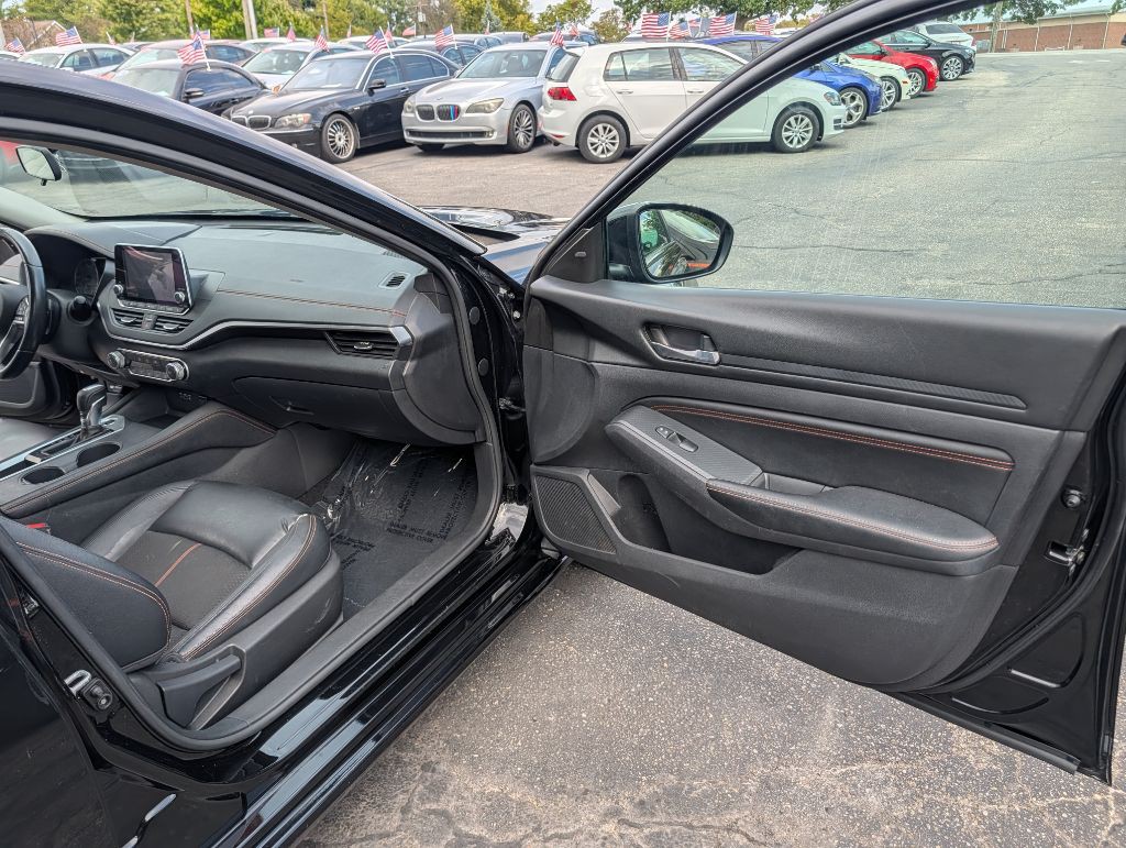 2019 Nissan Altima Image 9