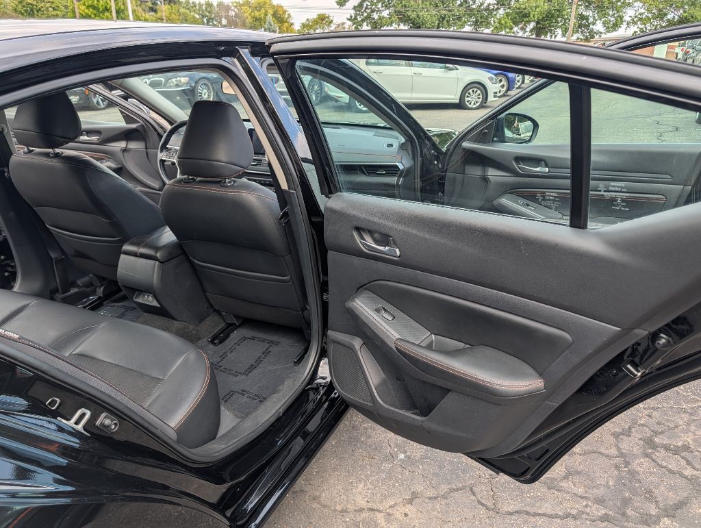 2019 Nissan Altima Image 10