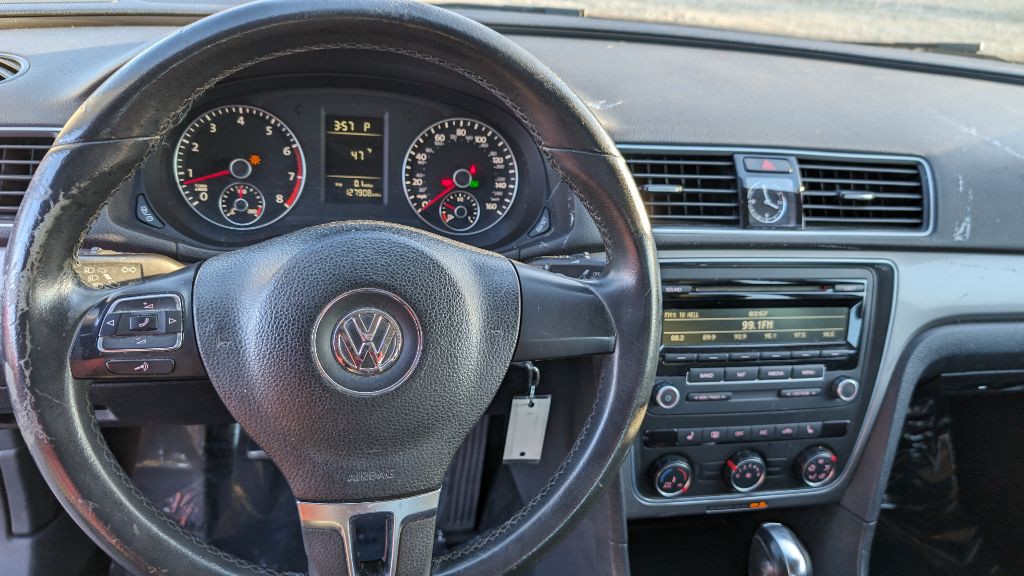 2014 Volkswagen Passat Image 15