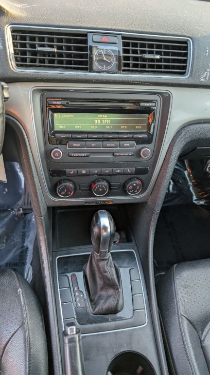 2014 Volkswagen Passat Image 17