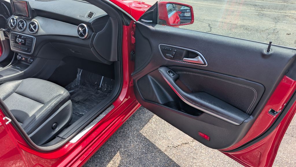 2014 Mercedes-Benz CLA-Class Image 9