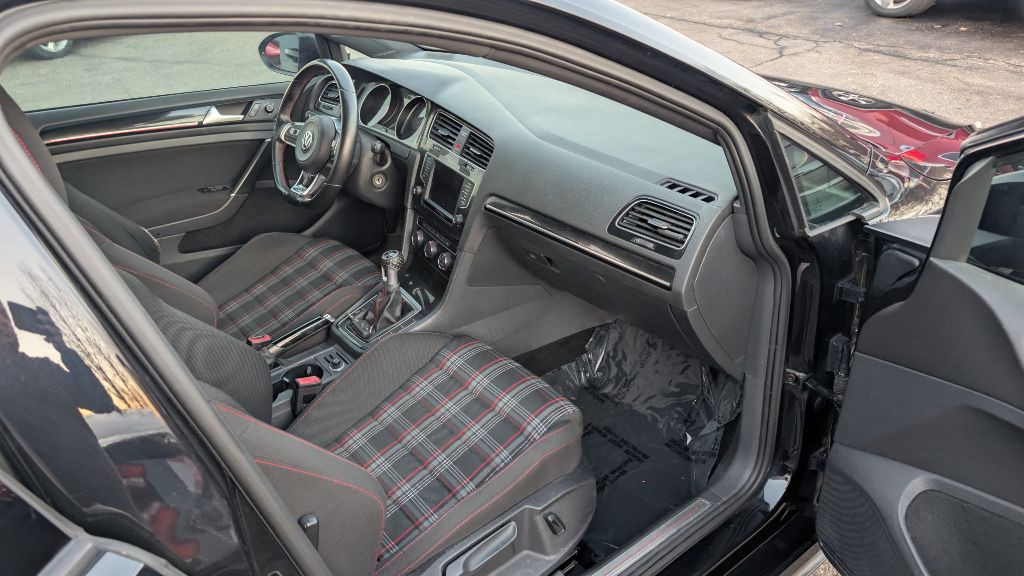 2016 Volkswagen GTI Image 11