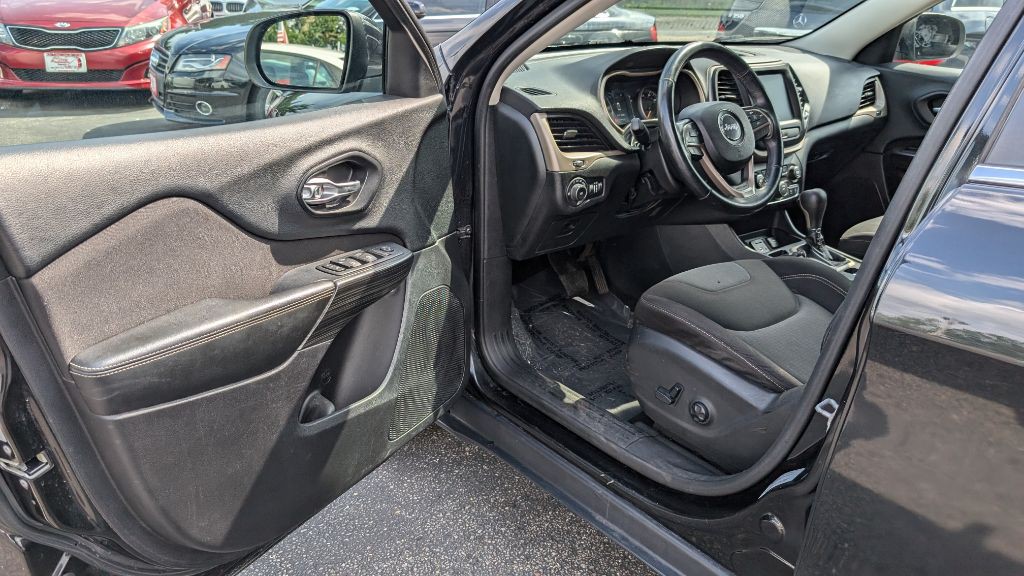 2015 Jeep Cherokee Image 8