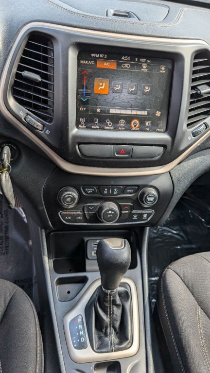 2015 Jeep Cherokee Image 18