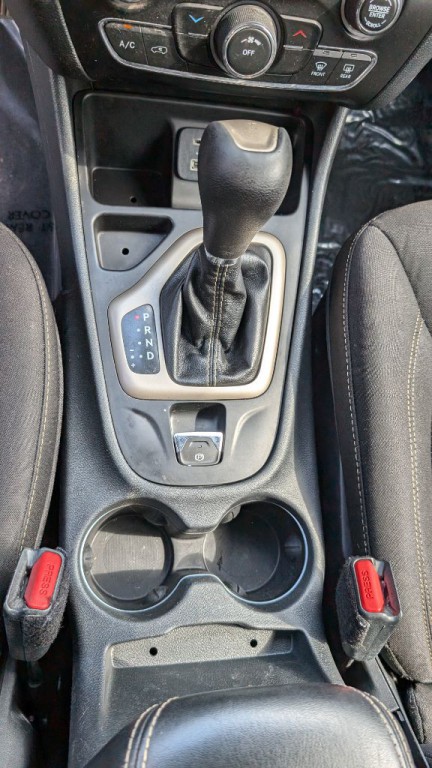 2015 Jeep Cherokee Image 19