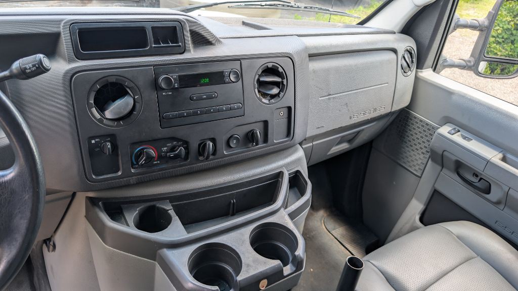 2013 Ford Econoline Image 9